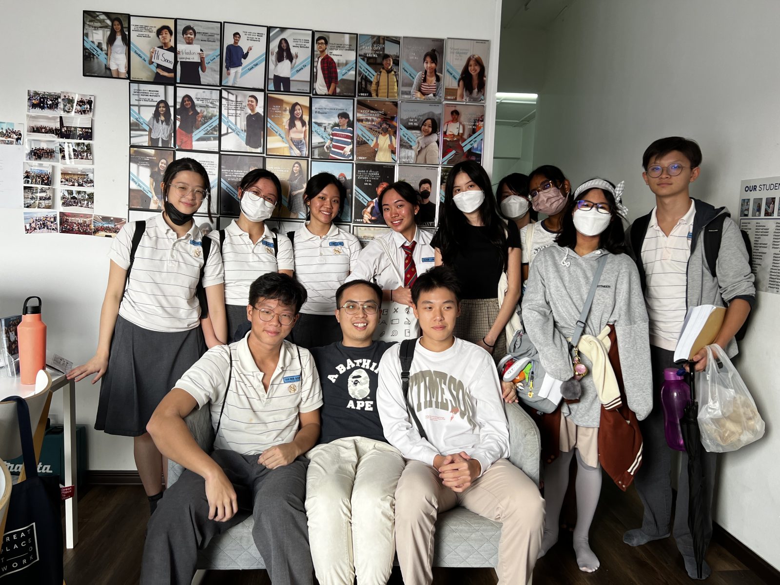 IGCSE Physics / A Level Physics students enjoying a group with Mr Ivan Soh at VBest